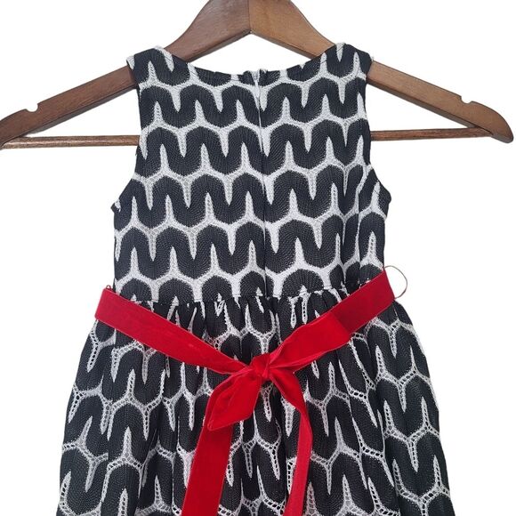 Love U Lots Girls Sleeveless Geo Dress Size 4T Black and White with Red Ribbon - Picture 6 of 12